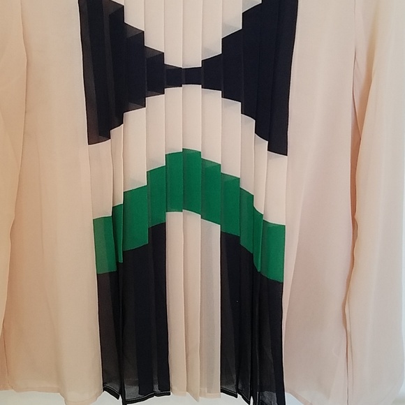 Color block blouse - Picture 2 of 5